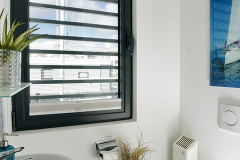 Mobile Home | Bathroom