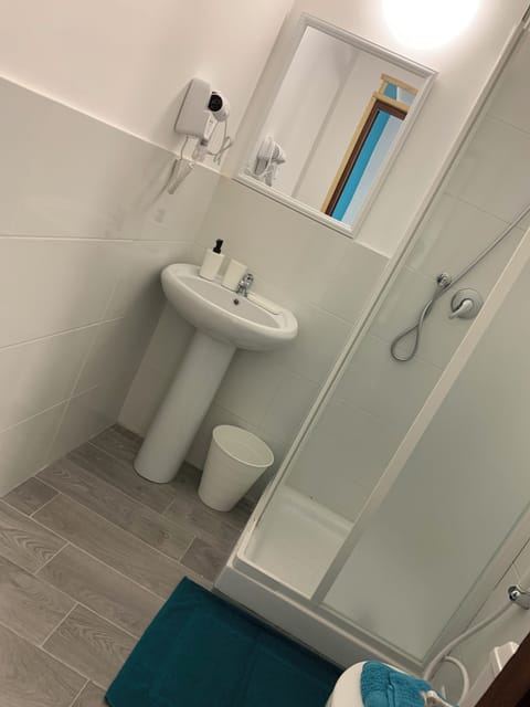 Standard Twin Room, Private Bathroom | Bathroom | Shower, hair dryer, slippers, towels