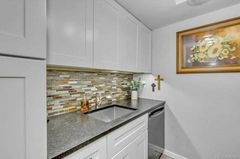 Granite counter tops.