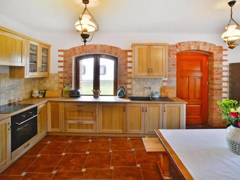 House | Private kitchen | Electric kettle, toaster, highchair