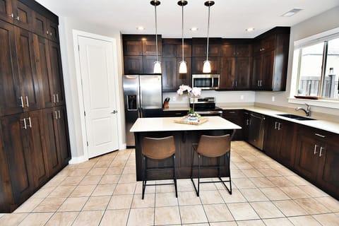 Luxury House, Mountain View | Private kitchen | Full-size fridge, microwave, oven, stovetop