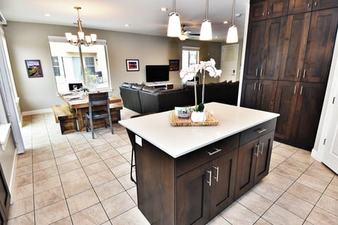 Luxury House, Mountain View | Private kitchen | Full-size fridge, microwave, oven, stovetop