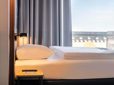 Blackout drapes, soundproofing, free WiFi, bed sheets