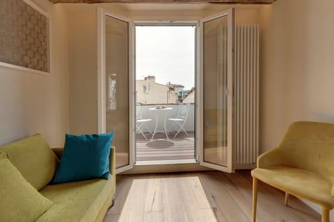 Apartment | Living area | 24-inch flat-screen TV with digital channels