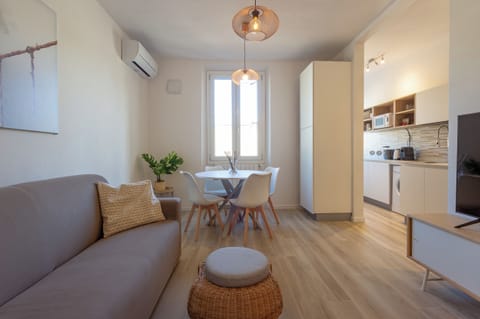 Apartment | Living area | Flat-screen TV