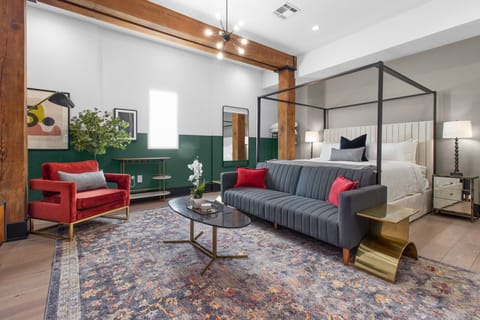 Relax in the studio living area with a smart TV, stylish seating, king-sized bed and a futon for extra guest. This inviting space is ideal for movie nights or recharging after a day in the city.