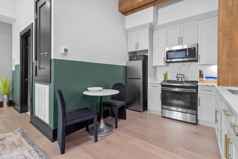 Cook or snack in style with a full kitchen featuring GE stainless appliances, cookware, and a two-seating dining area. Ideal for short or extended stays, our kitchens make travel in New Orleans easy and comfortable.
