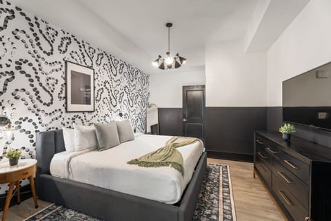 Retreat to the primary bedroom with a plush king bed, walk-in closet, blackout shades, and a smart TV. Designed for comfort and privacy, this suite is perfect for recharging after a day exploring New Orleans.