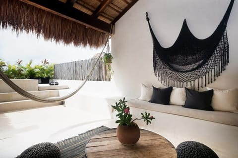 3rd Floor Solarium and Wet Bar with Plunge Pool