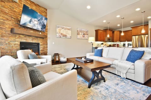 Superior House, Mountain View | Living area | Fireplace