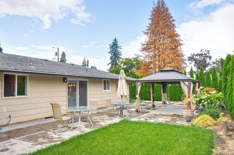Milwaukie Vacation Rental | 3BR | 2BA | 1,264 Sq Ft | Step-Free Access