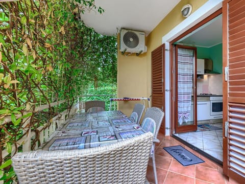 Sky, Property, Table, Furniture, Plant, Building, Chair, Interior Design, Shade, Tableware