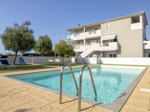 Water, Sky, Building, Property, Swimming Pool, Azure, Tree, Shade, Window, House