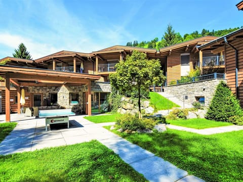 House, Architecture, Residential Area, Home, Roof, Cottage, Estate, Garden, Shade, Lawn