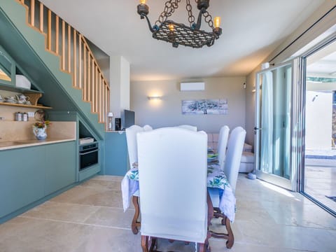 Sky, Snow, Mountain, Building, World, Slope, House, Natural Landscape, Freezing, Landscape