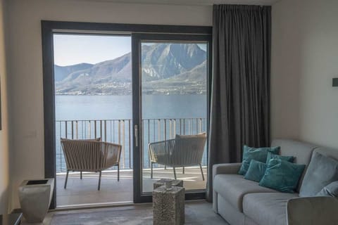 Superior King Suite con balcone vista lago | Balcony view