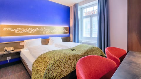 Down comforters, minibar, in-room safe, desk