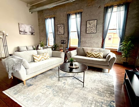 Lofts 211 LR