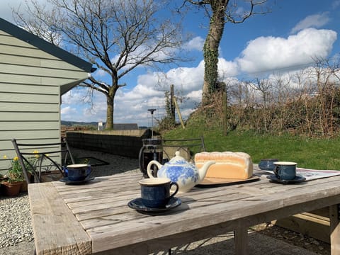 Outdoor Dining.