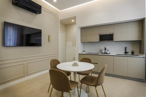 Deluxe Apartment | Living area