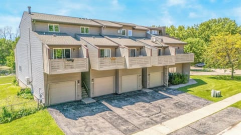 Fourth unit from the left