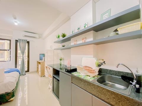 Studio | Private kitchen | Mini-fridge, stovetop, rice cooker