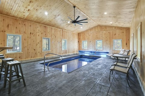 Pool (Indoor)