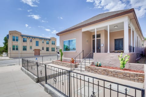 El Paso Vacation Rental | 3BR | 2BA | Steps to Enter | 1,150 Sq Ft