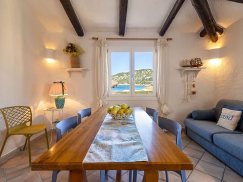 Table, Furniture, Building, Chair, Wood, Interior Design, Plant, Window, Shade, Picture Frame