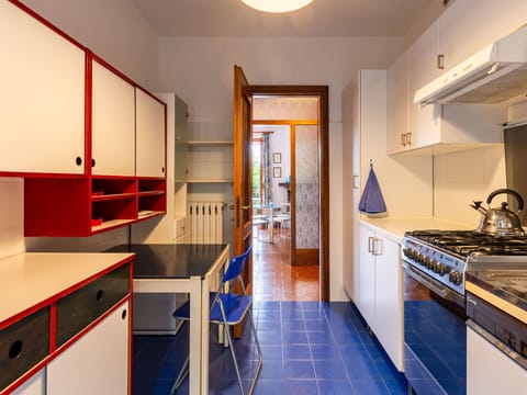 Property, Cabinetry, Building, Door, Wood, Interior Design, Lighting, Kitchen, Countertop, Flooring