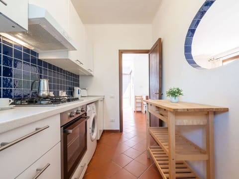 Cabinetry, Countertop, Property, Furniture, Wood, Kitchen Stove, Building, Lighting, Interior Design, Architecture