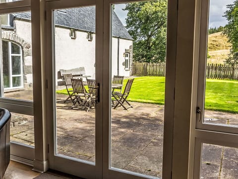 Building, Plant, Window, Door, Shade, Wood, Interior Design, Tree, House