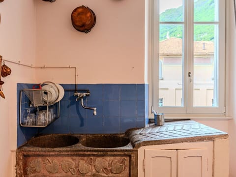 Cabinetry, Tap, Countertop, Sink, Kitchen Sink, Plumbing Fixture, Kitchen, Azure, Wood, Building