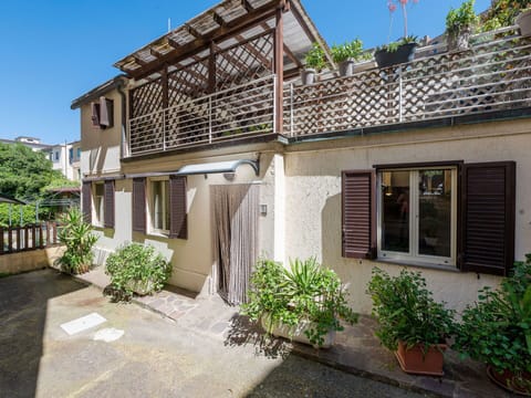 Plant, Sky, Building, Property, Window, House, Cottage, Neighbourhood, Residential Area