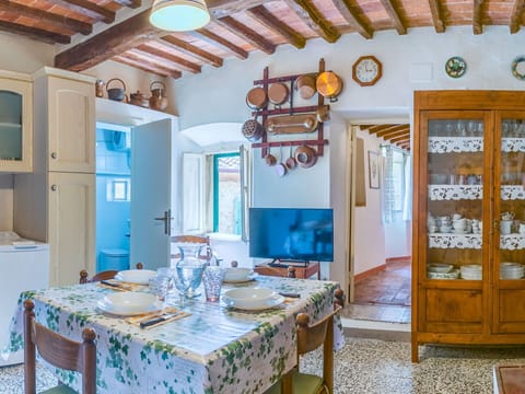 Property, Table, Cabinetry, Furniture, Building, Azure, Blue, Interior Design, Decoration, Tablecloth