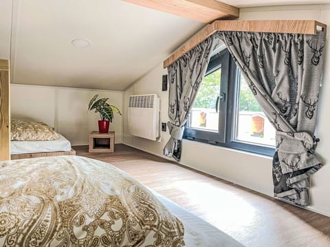 Wood, Bedroom, Flooring, Floor, Bed Sheet, Interior Design, Bedding, Bed, Linens, Furniture