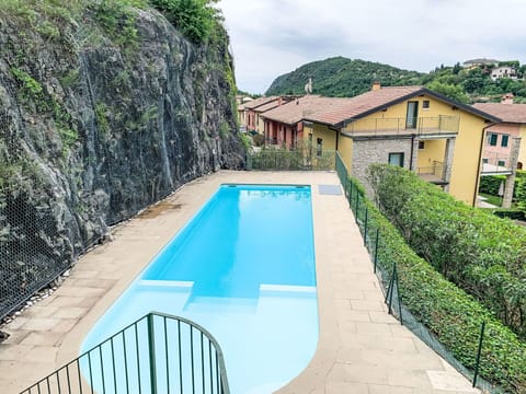 Water, Building, Plant, Sky, Green, Cloud, Swimming Pool, Azure, Window, Vegetation