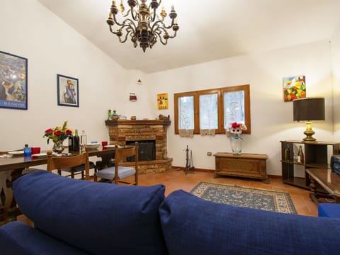 Picture Frame, Furniture, Table, Property, Couch, Houseplant, Lighting, Wood, Decoration, Plant