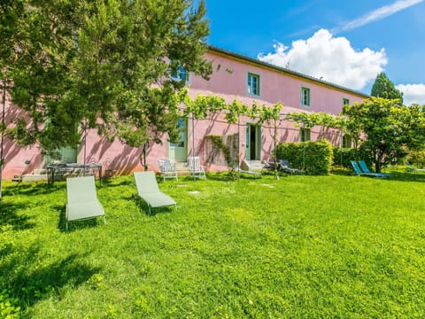 Plant, Cloud, Sky, Building, Green, Tree, Natural Landscape, Land Lot, Grass, House