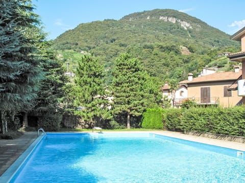 Water, Sky, Building, Property, Plant, Swimming Pool, Blue, Green, Mountain, Nature