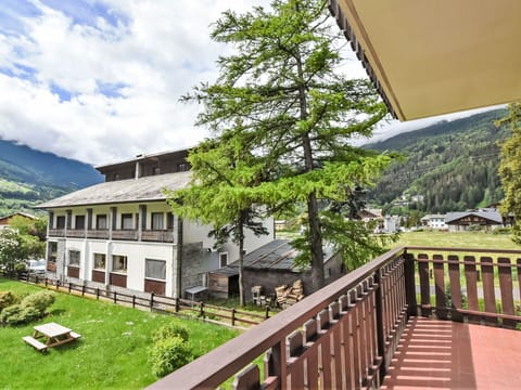 Plant, Sky, Property, Building, Cloud, Tree, Wood, Leisure, Eco Hotel, Shade