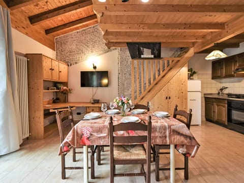 Table, Furniture, Property, Building, Chair, Wood, Interior Design, Floor, Flooring, Hardwood