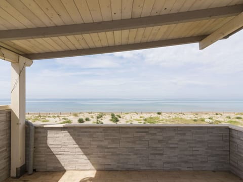 Water, Property, Window, Swimming Pool, Building, Plant, Azure, Shade, Tree, Architecture