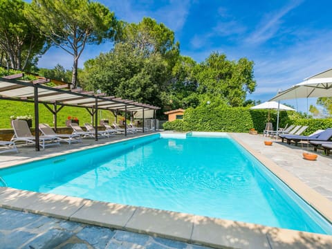 Water, Sky, Cloud, Plant, Swimming Pool, Tree, Shade, Composite Material, Grass, Landscape