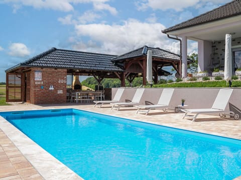 Water, Sky, Cloud, Plant, Property, Swimming Pool, Building, Azure, Shade, Outdoor Furniture