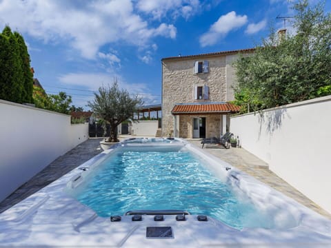 Water, Sky, Cloud, Property, Building, Swimming Pool, Azure, Tree, Plant, Architecture