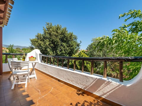 Water, Sky, Plant, Azure, Beach, Coastal And Oceanic Landforms, Natural Landscape, Terrain, Horizon, Lake