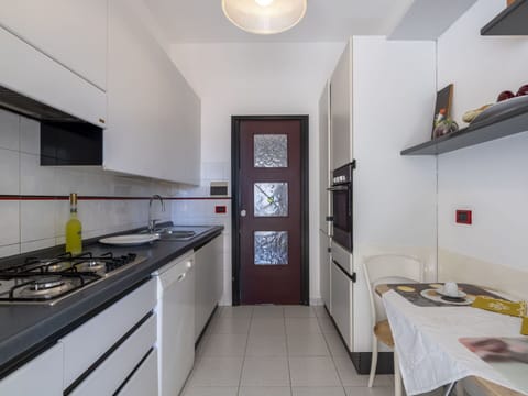 Water, Sky, Building, Plant, Property, Blue, Window, Azure, Swimming Pool, Tree