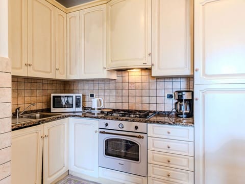 Cabinetry, Building, Countertop, Property, Kitchen Appliance, White, Kitchen Stove, Kitchen, Wood, Cooktop