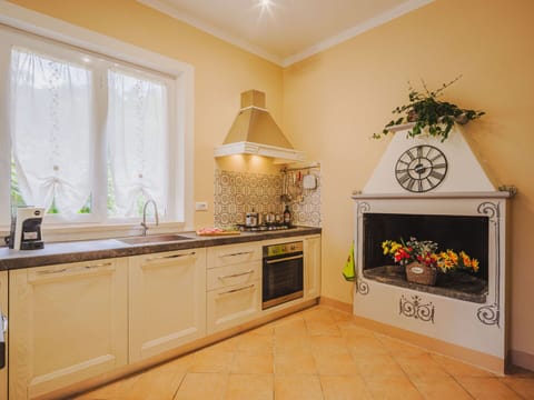 Food, Sky, Table, Tableware, Mountain, Cloud, Plant, Furniture, Green, Natural Landscape